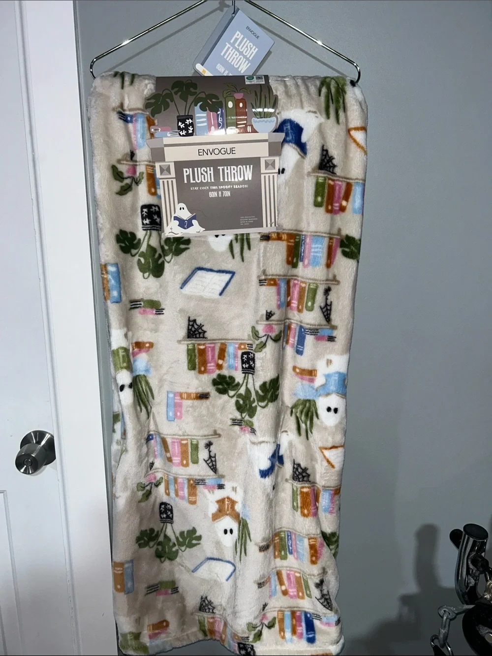 Envogue Halloween Ghosts Reading Books & Plants Plush Throw Blanket